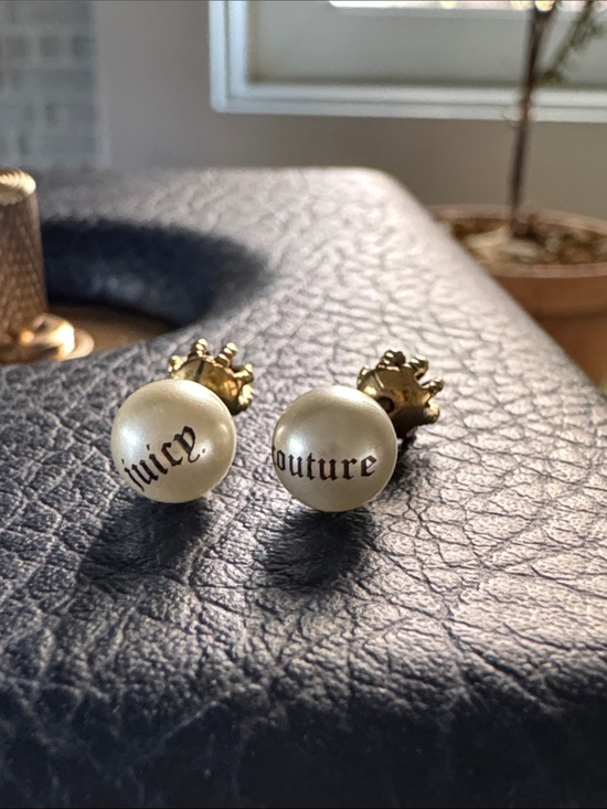 Juicy Couture Jewelry - Juicy Couture Pearl Logo Stud Earrings - Gold & Cream